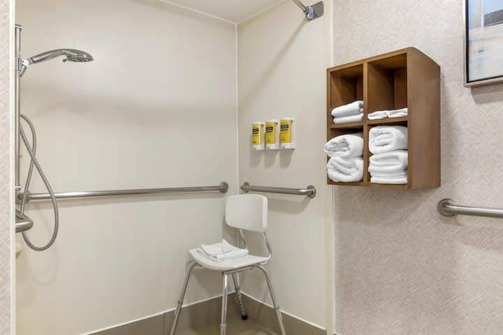 Room 32 of 47